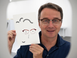 Face-o-mat, Tobias Gutmann, Kunsthaus Grenchen, 2018 Tobias Gutmann - Face-o-mat / Sai Bot