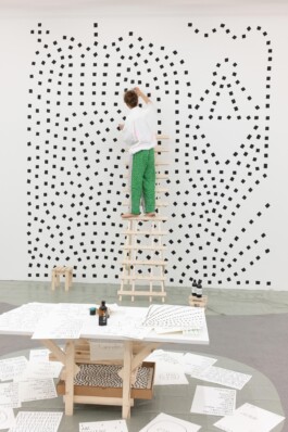 «Constellations», 2021, Drawing Performance Tobias Gutmann, acrylic on Wall, Ink on Paper, size variable, ladder, table, chair, 5 days, Werkschau, Museum Haus Konstruktiv Tobias Gutmann - Face-o-mat / Sai Bot