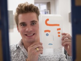 Face-o-mat portrait - Tobias Gutmann, 2015, ink on paper, Paris Tobias Gutmann - Face-o-mat / Sai Bot